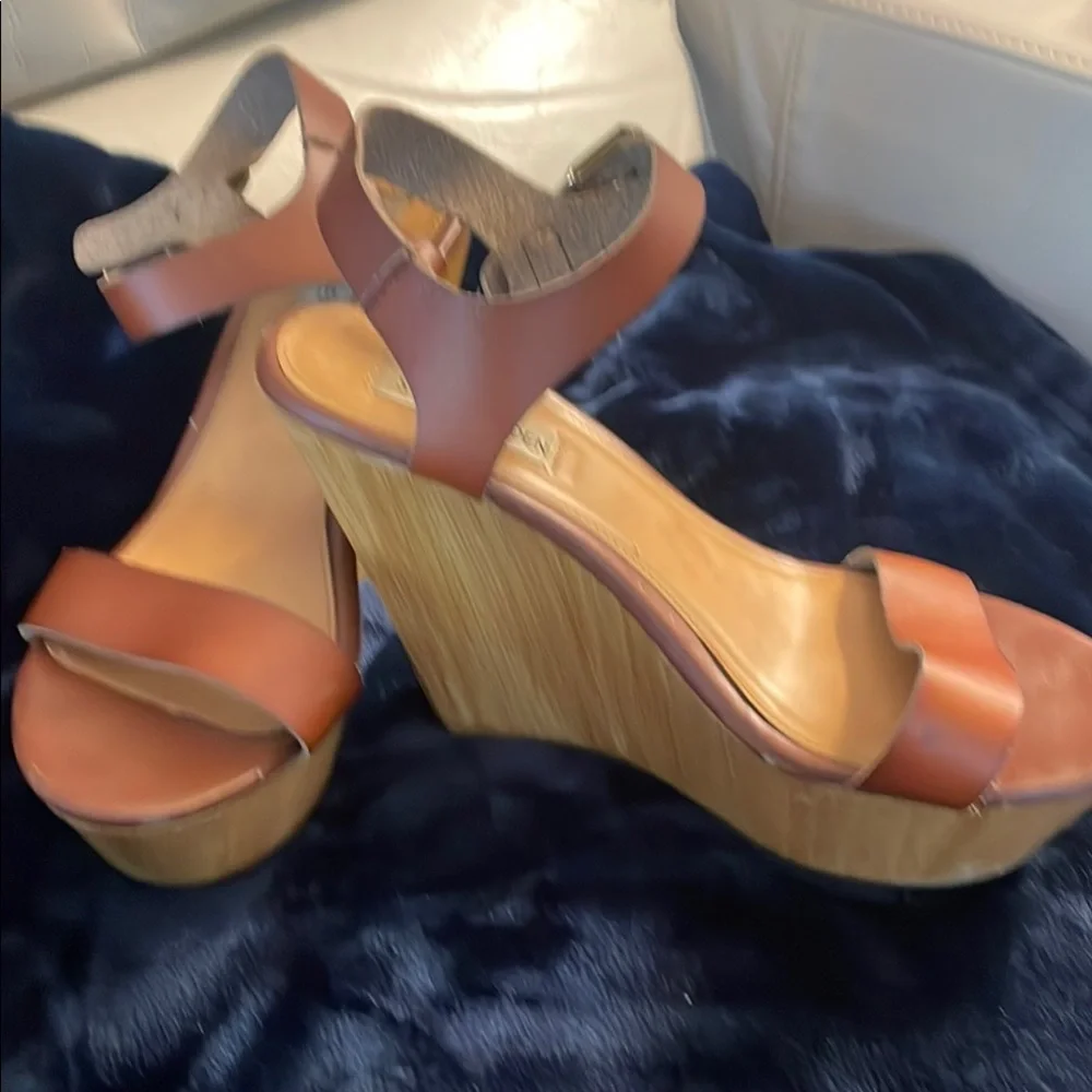 Steve‎ Madden Tan Cream Wedges with Ankle Straps